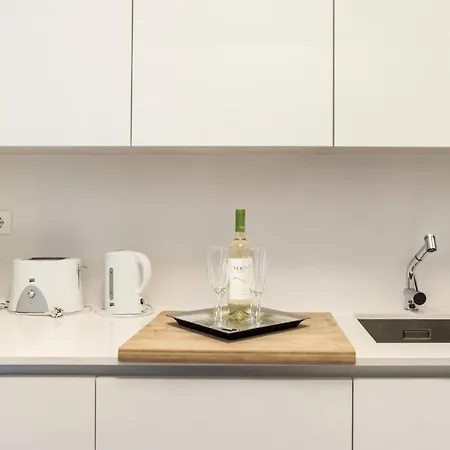 Spacious In With Terrace And Free Netflix
