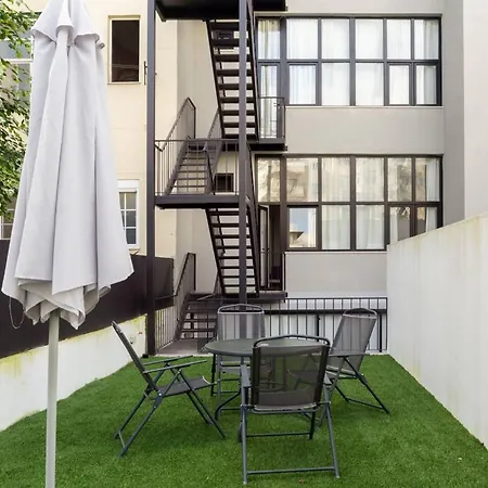 アパート Spacious In With Terrace And Free Netflix